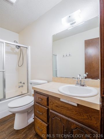 2094 Hartshorne Adamson Road, Hartshorne, OK 74547