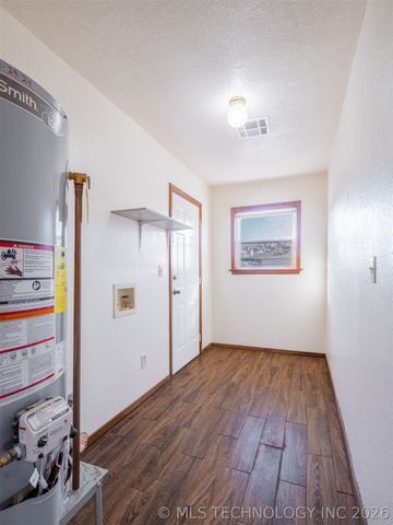 2094 Hartshorne Adamson Road, Hartshorne, OK 74547