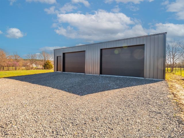 2094 Hartshorne Adamson Road, Hartshorne, OK 74547