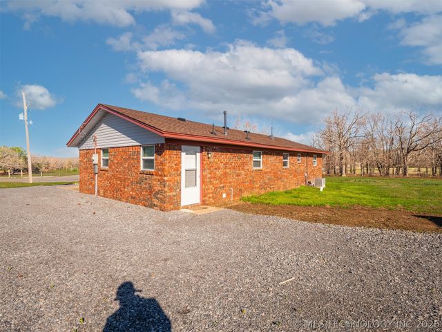 2094 Hartshorne Adamson Road, Hartshorne, OK 74547