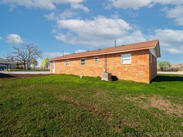 2094 Hartshorne Adamson Road, Hartshorne, OK 74547