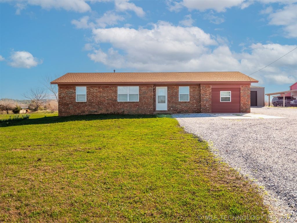 2094 Hartshorne Adamson Road, Hartshorne, OK 74547