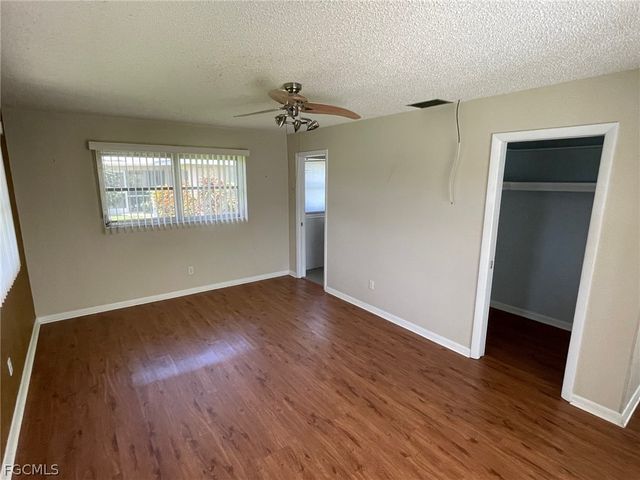 1040 SE 43rd ST, Cape Coral, FL 33904