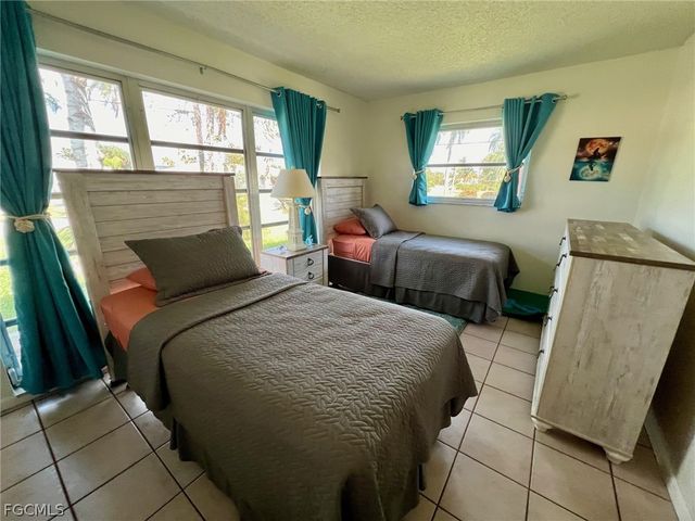 1040 SE 43rd ST, Cape Coral, FL 33904