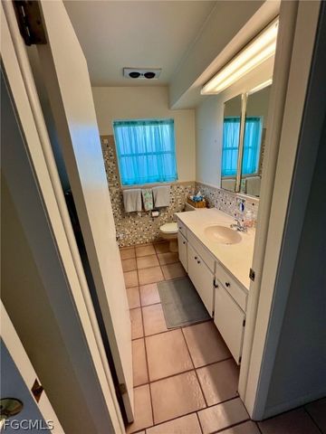 1040 SE 43rd ST, Cape Coral, FL 33904