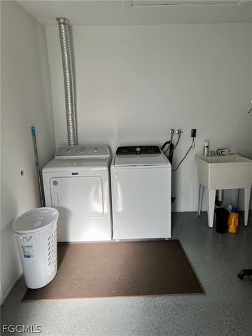 1040 SE 43rd ST, Cape Coral, FL 33904