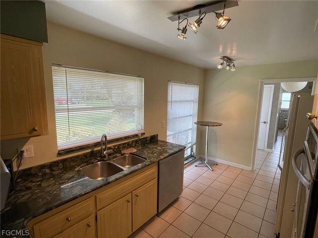 1040 SE 43rd ST, Cape Coral, FL 33904