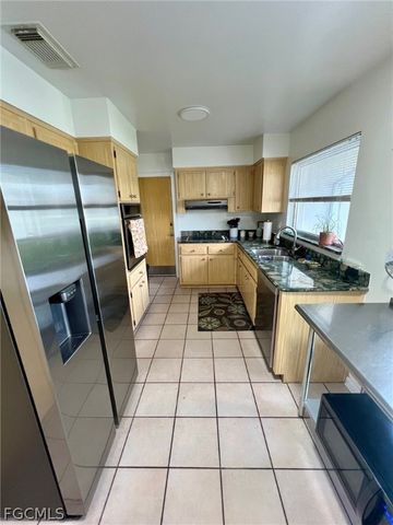 1040 SE 43rd ST, Cape Coral, FL 33904