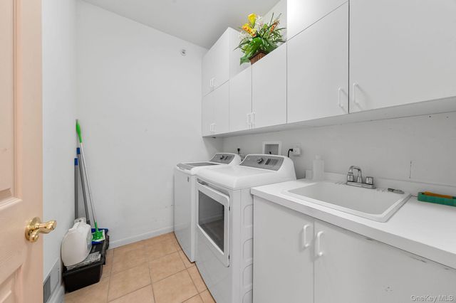 75 Meadow Pond Circle, Miller Place, NY 11764