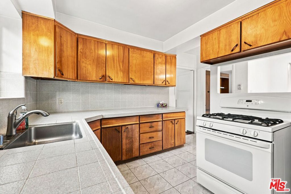 2136 Hillsboro Avenue, Los Angeles, CA 90034 — photo 4