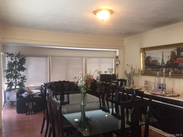 149 Lakeside Drive E, Lawrence, NY 11559
