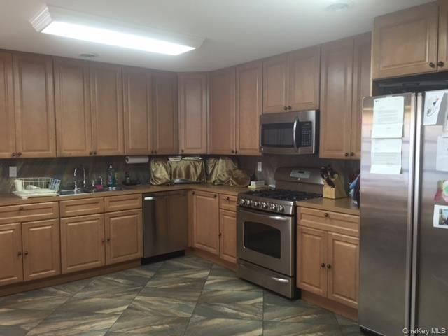 149 Lakeside Drive E, Lawrence, NY 11559