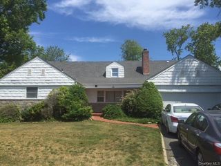 149 Lakeside Drive E, Lawrence, NY 11559