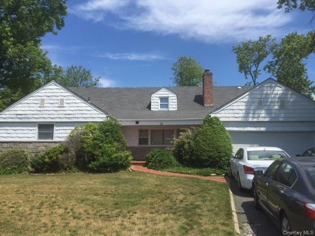 149 Lakeside Drive E, Lawrence, NY 11559