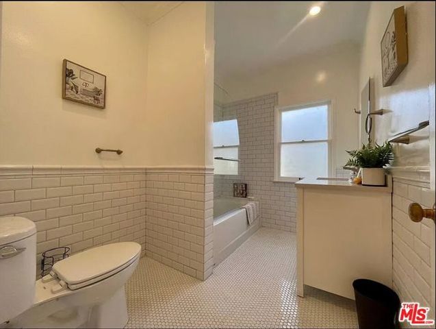 423 W Ocean Avenue 5, Santa Monica, CA 90402