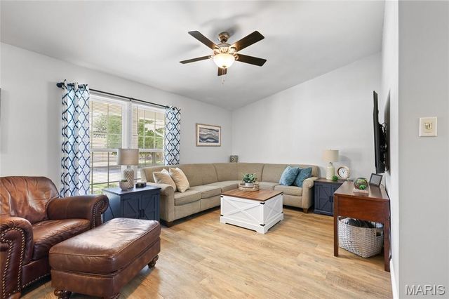 2854 Queen Bee Lane, Oakville, MO 63129