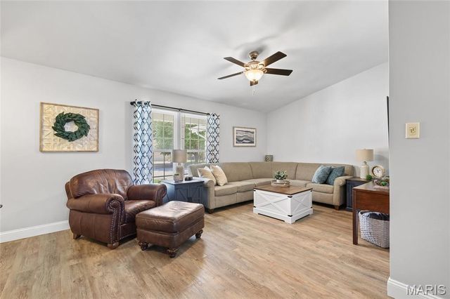 2854 Queen Bee Lane, Oakville, MO 63129