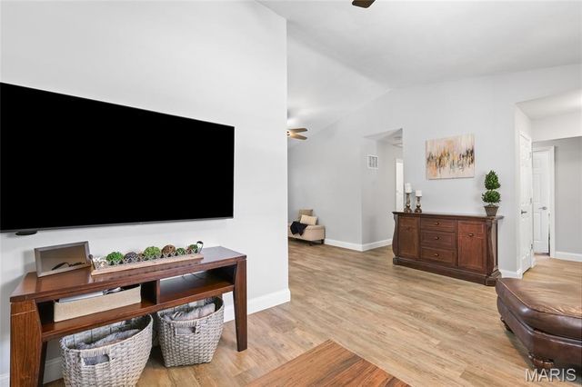 2854 Queen Bee Lane, Oakville, MO 63129