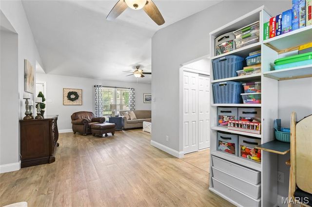 2854 Queen Bee Lane, Oakville, MO 63129