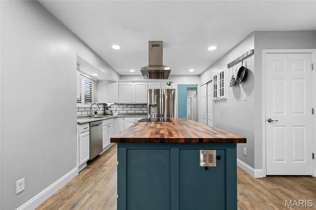 2854 Queen Bee Lane, Oakville, MO 63129