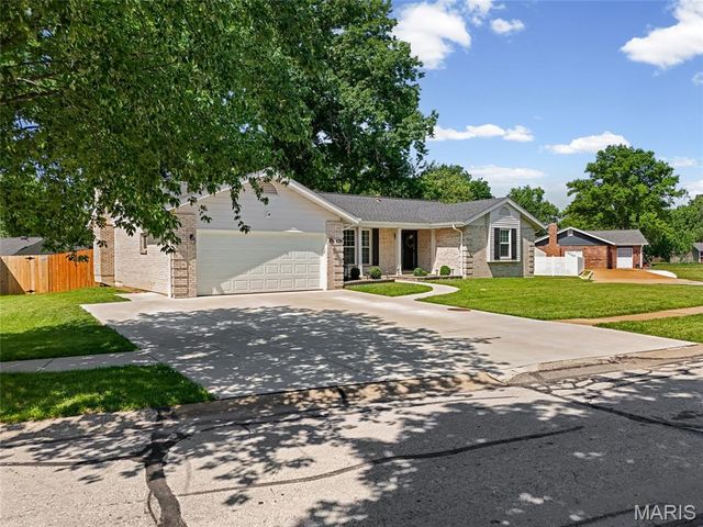 2854 Queen Bee Lane, Oakville, MO 63129