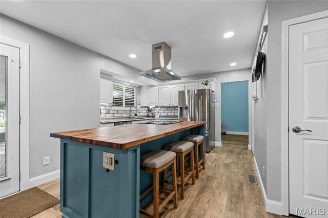 2854 Queen Bee Lane, Oakville, MO 63129