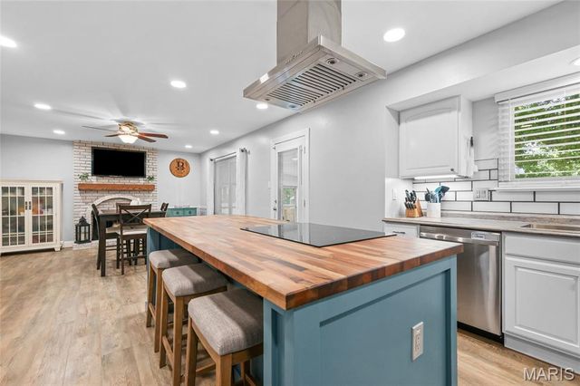 2854 Queen Bee Lane, Oakville, MO 63129