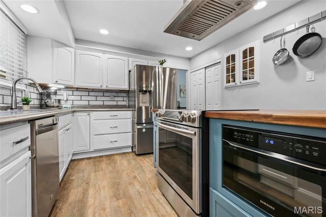 2854 Queen Bee Lane, Oakville, MO 63129