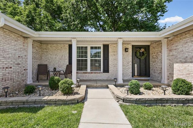 2854 Queen Bee Lane, Oakville, MO 63129