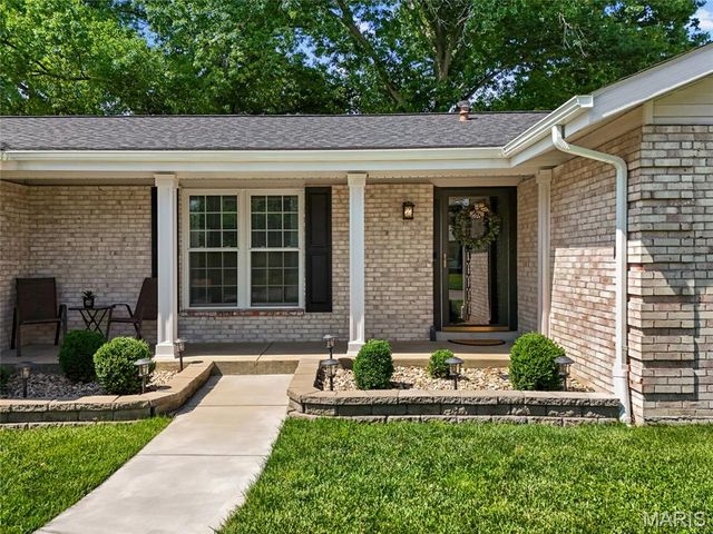 2854 Queen Bee Lane, Oakville, MO 63129