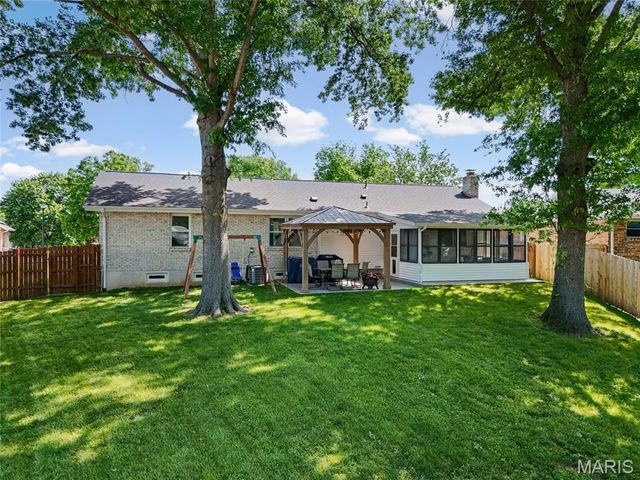 2854 Queen Bee Lane, Oakville, MO 63129