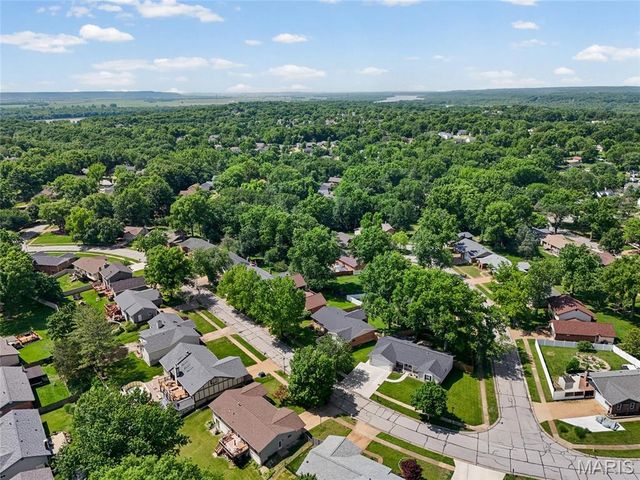 2854 Queen Bee Lane, Oakville, MO 63129