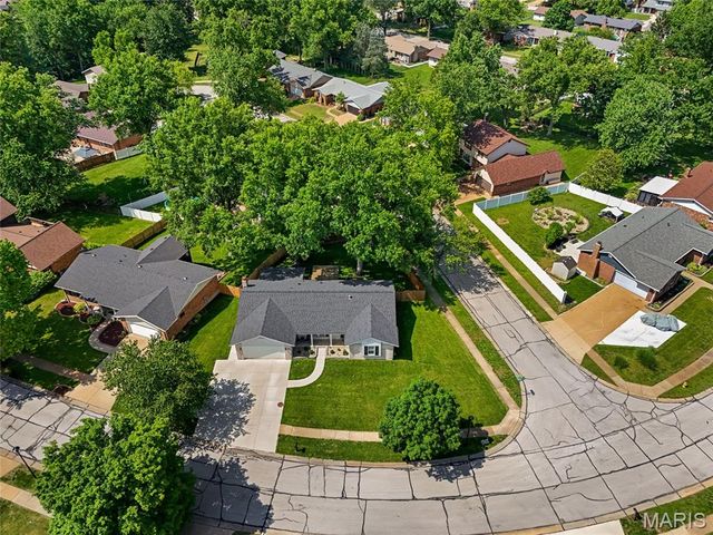2854 Queen Bee Lane, Oakville, MO 63129