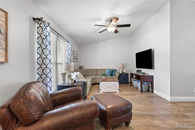 2854 Queen Bee Lane, Oakville, MO 63129