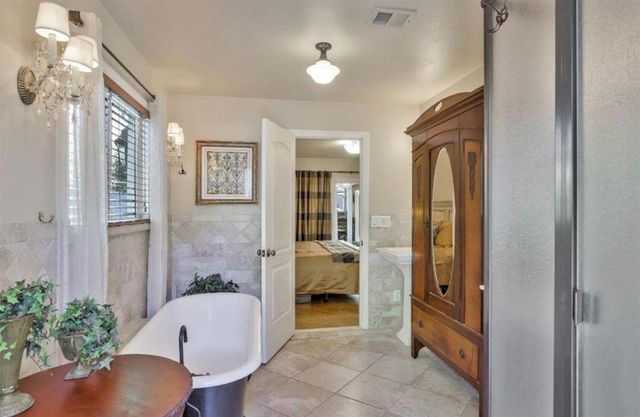 9838 Sleepy Hollow Ct, Stockton, CA 95209