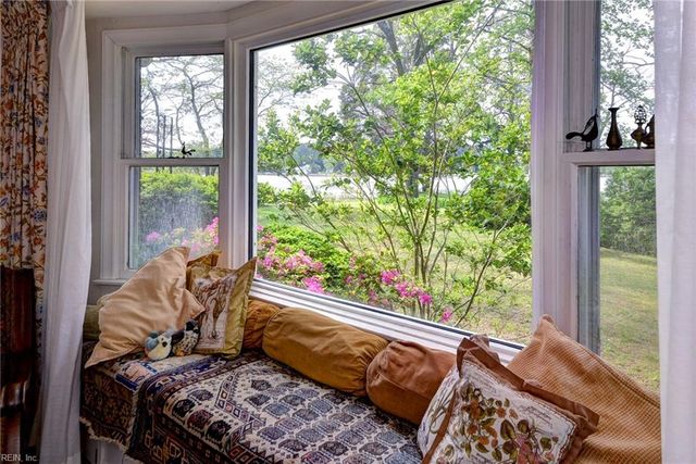 5556 Roanes Wharf RD, Gloucester, VA 23061