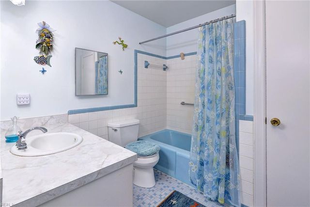 5556 Roanes Wharf RD, Gloucester, VA 23061