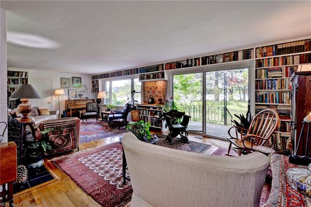 5556 Roanes Wharf RD, Gloucester, VA 23061
