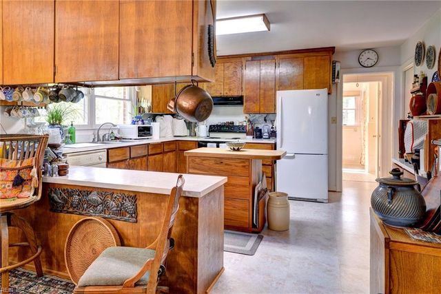 5556 Roanes Wharf RD, Gloucester, VA 23061