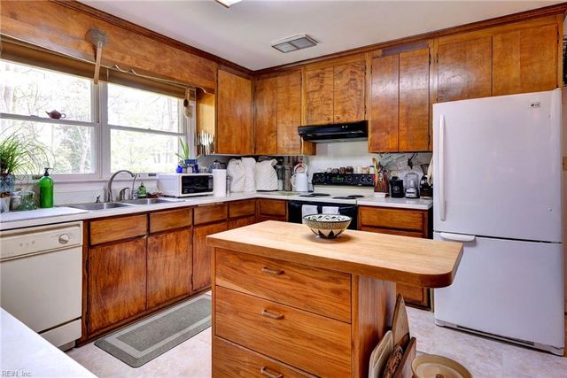 5556 Roanes Wharf RD, Gloucester, VA 23061
