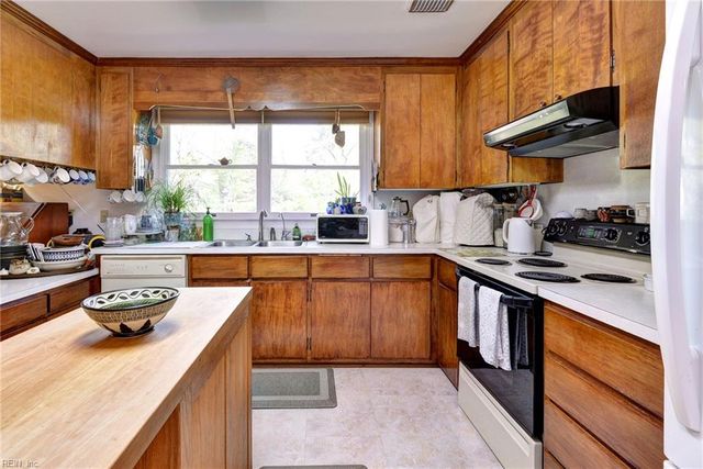 5556 Roanes Wharf RD, Gloucester, VA 23061