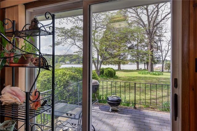 5556 Roanes Wharf RD, Gloucester, VA 23061