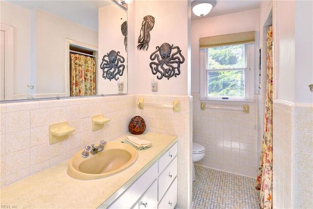 5556 Roanes Wharf RD, Gloucester, VA 23061