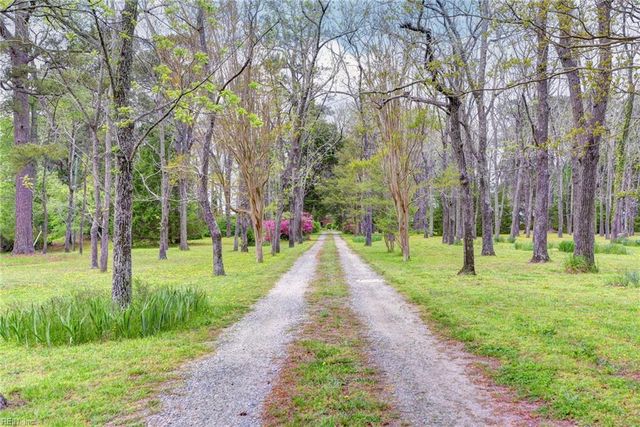 5556 Roanes Wharf RD, Gloucester, VA 23061
