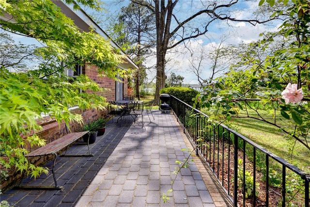 5556 Roanes Wharf RD, Gloucester, VA 23061