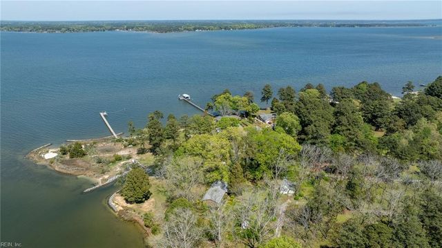 5556 Roanes Wharf RD, Gloucester, VA 23061