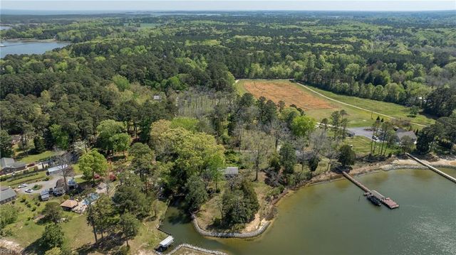 5556 Roanes Wharf RD, Gloucester, VA 23061