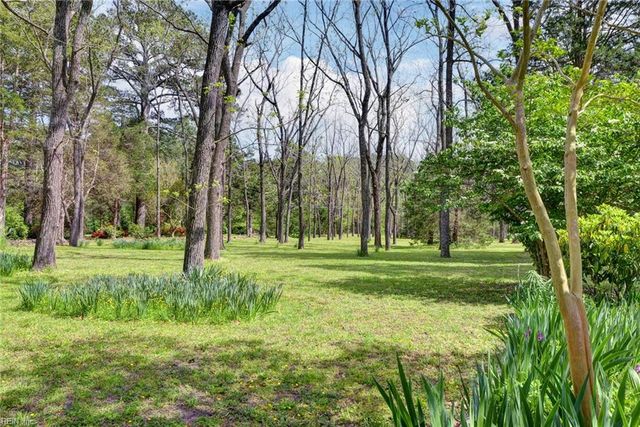 5556 Roanes Wharf RD, Gloucester, VA 23061