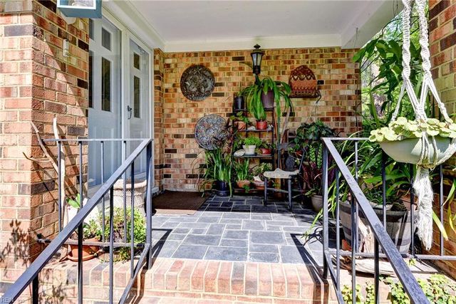 5556 Roanes Wharf RD, Gloucester, VA 23061