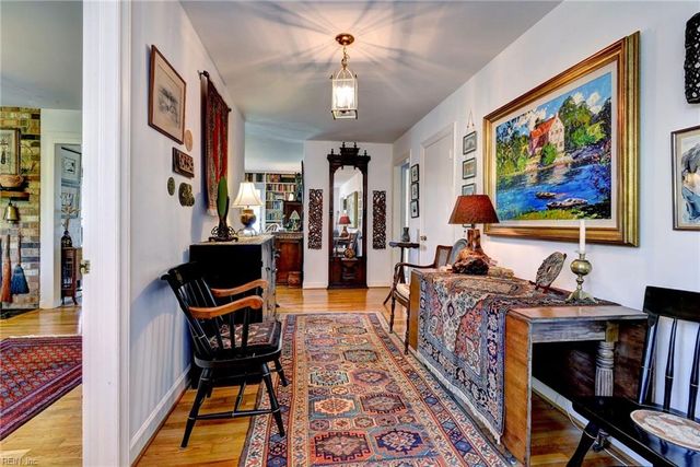 5556 Roanes Wharf RD, Gloucester, VA 23061